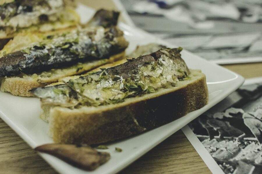 Porto: Evening Local Food Crawl with Drink Pairings - Four stops, ten to twelve petiscos, and a proper Porto evening