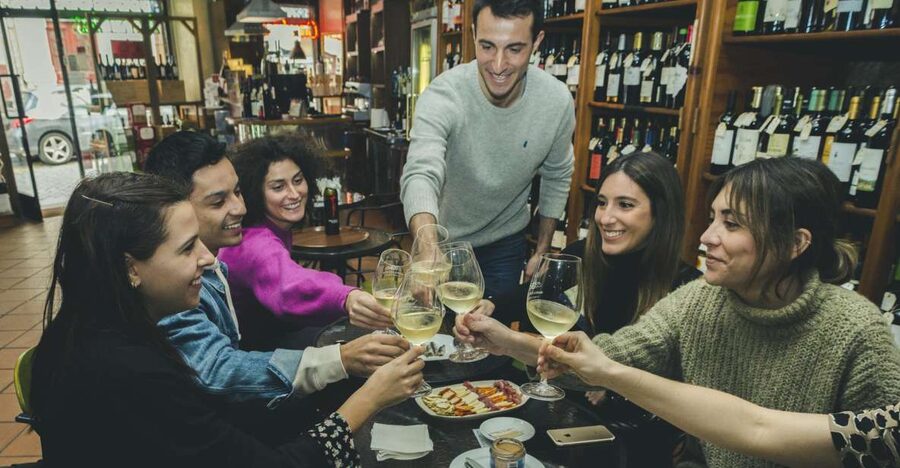 Porto: Evening Local Food Crawl with Drink Pairings - Walking through Clérigos and Cedofeita