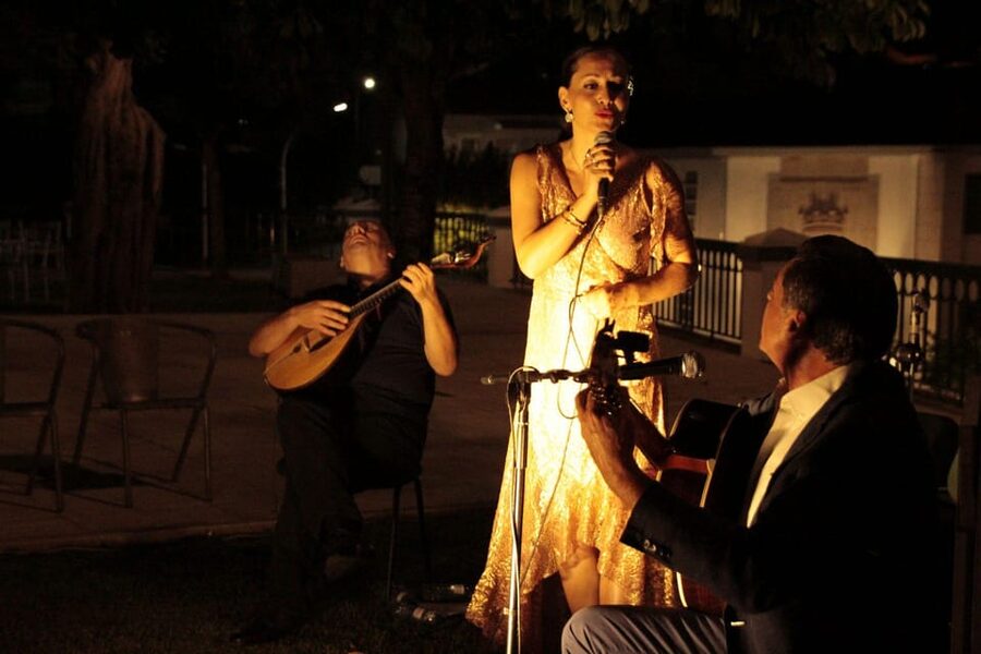 Porto: Fado Show with Dinner in a Traditional Fado House - Meeting the Fadistas after the songs