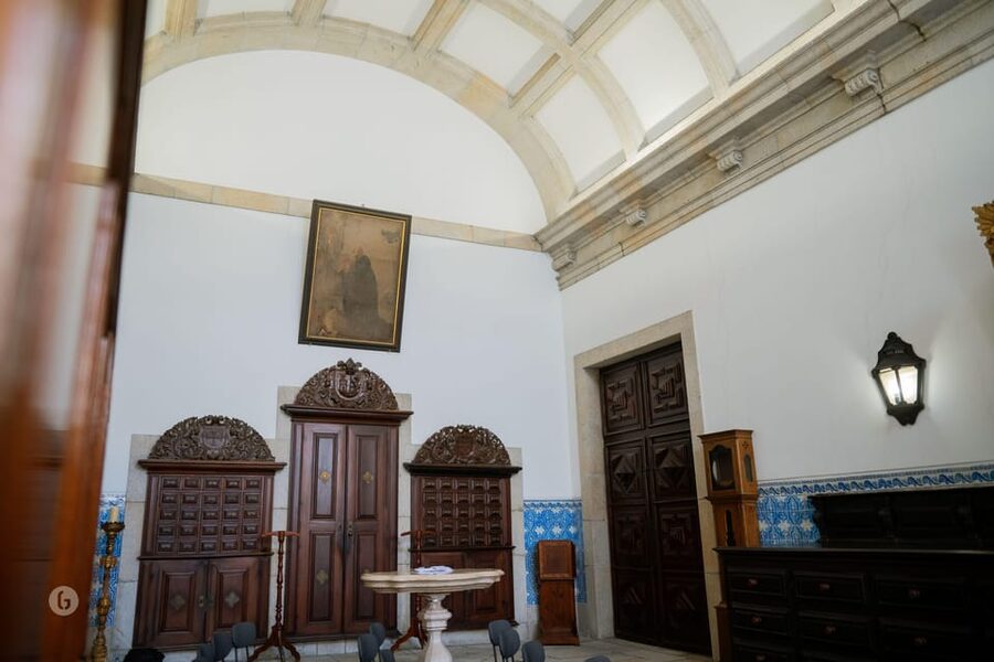 “Porto: Fado Show with Guided Tour in a Historic Monastery” - The one-hour Fado performance