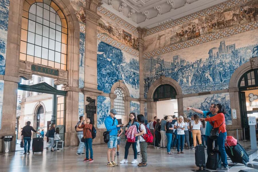 Porto: Flexible Walking Tour in Historic Center - São Bento Station and the south side of Aliados Avenue