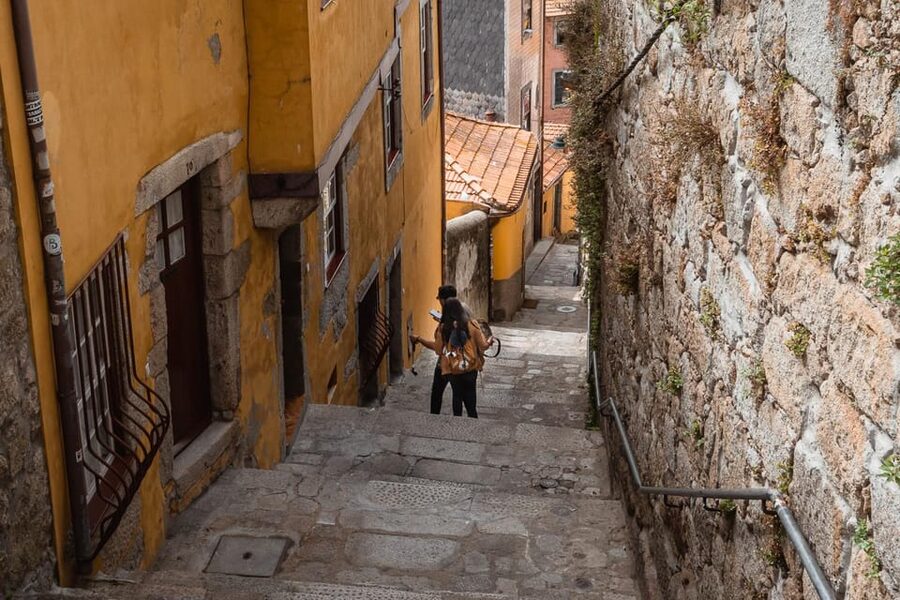 Porto: Flexible Walking Tour in Medieval Area - Grilos Church and the Colégio Square viewpoint