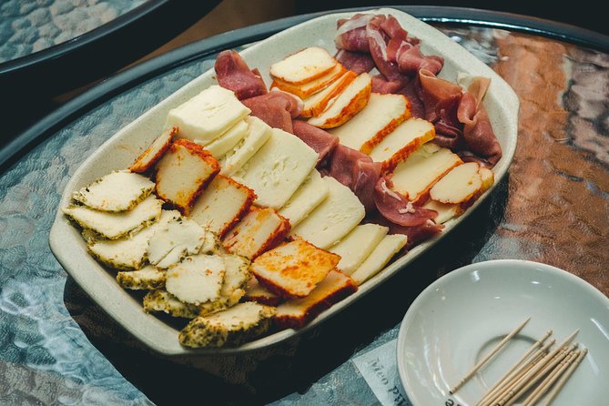 Porto Food and Local Drinks Evening Tour by Food Lover Tour - The food is generous, but not a tasting-menu production