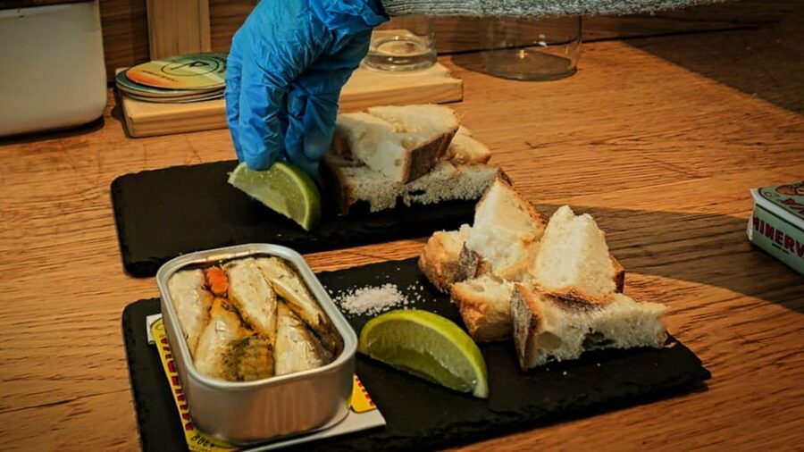 Porto Food Tour: 10 tastings at 5 Restaurants and Eateries - Aliados and the city between courses