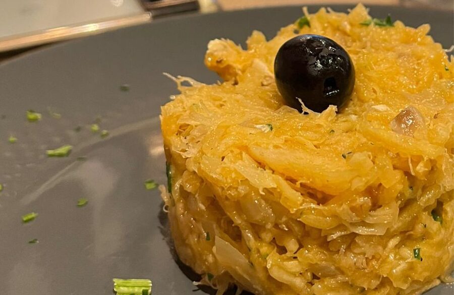 Porto: Food Tour with Tastings - The final restaurant: dinner, wine tasting, and dessert