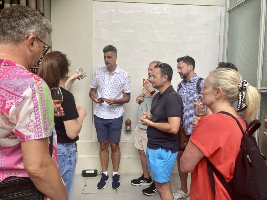 Porto food, wine and culture walking tour - max 8 pax - An hour at Mercado do Bolhão