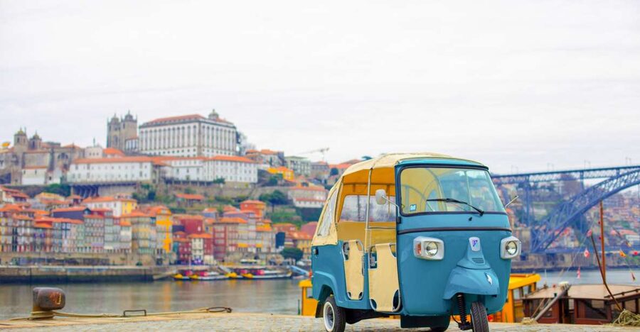 Porto: Full-Day Private Tuk Tuk Tour - Miragaia, Vitória, and Praça do Infante