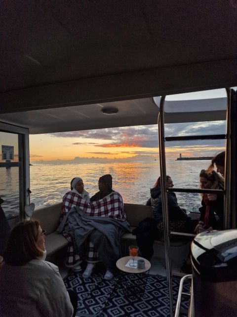 Porto: Guide Boat tour with tasting of 4 Port wines - Key details that shape the trip