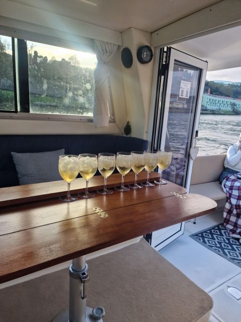 Porto: Guide Boat tour with tasting of 4 Port wines - The six bridges, from Infante to Freixo