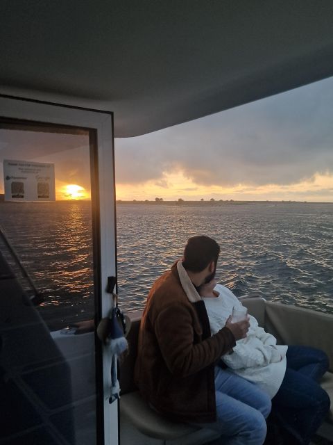 Porto: Guide Boat tour with tasting of 4 Port wines - Port wine tasting on a moving boat