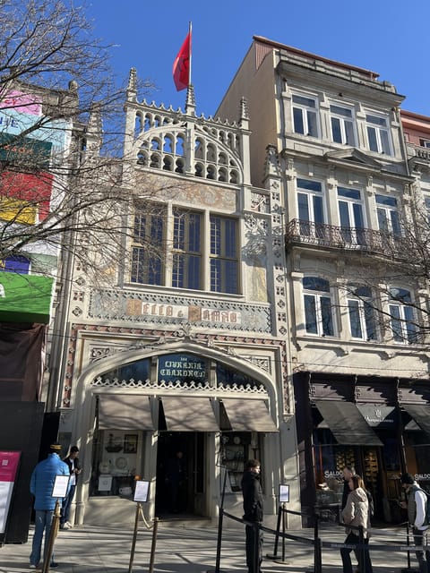 Porto: Guided City Highlights Walking Tour - A high view from Miradouro da Vitória