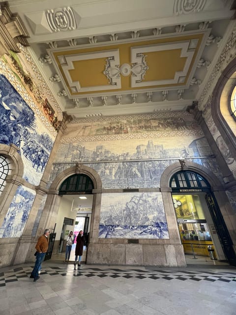 Porto: Guided City Highlights Walking Tour - Natalia and the human side of the tour