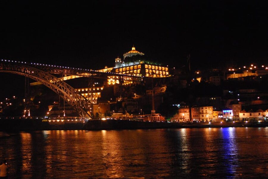 Porto: Guided e-bike tours in Porto and Gaia - Crossing between Porto and Gaia