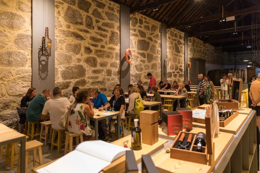 Porto: Guided Tour and Tasting of 3 Port Wines at Poças - Key points to know before booking
