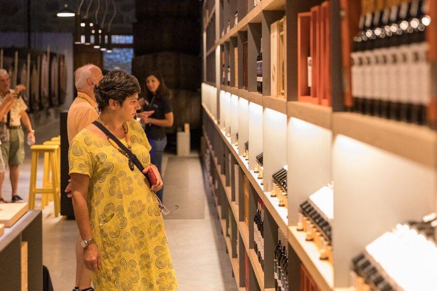 Porto: Guided Tour and Tasting of 3 Port Wines at Poças - Food pairings that make the tasting more useful