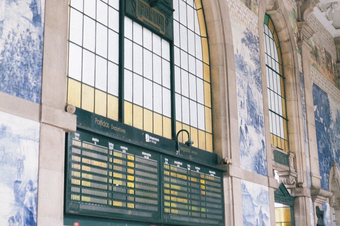 Porto Guided Tour to the Historical Center on a Tuk Tuk - São Bento Station and Porto’s tile tradition