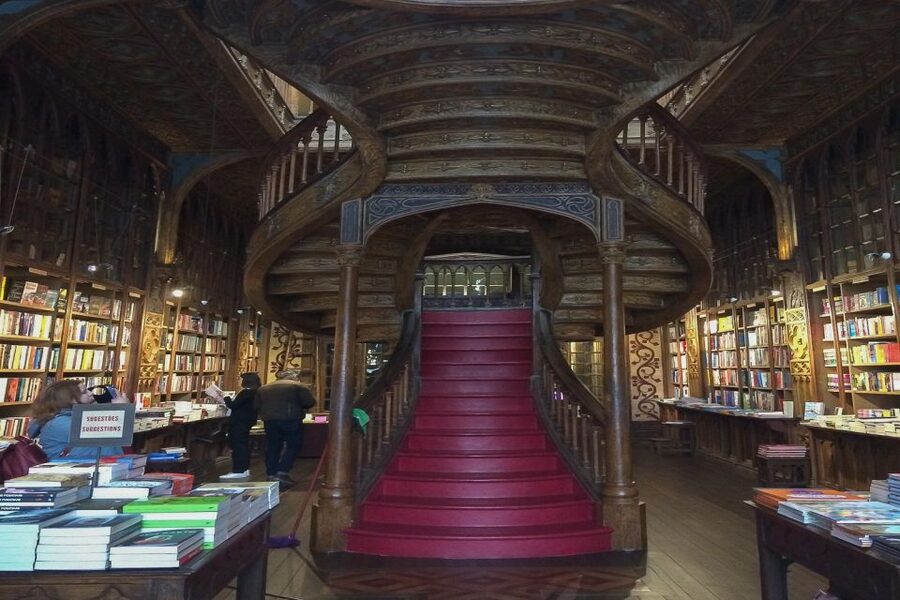 Porto: Guided Walking Tour and Lello Bookshop - Aliados Avenue and Porto’s public face