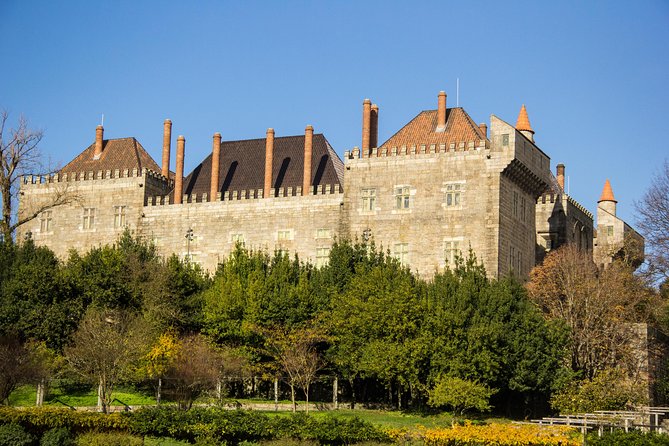 Porto: Guimaraes & Braga Small Group Tour with Lunch and Tickets - Lunch with Braga flavors and Vinho Verde