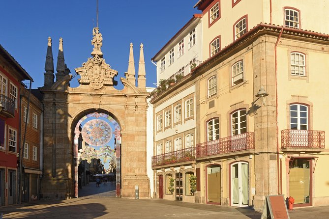 Porto: Guimaraes & Braga Small Group Tour with Lunch and Tickets - Guimarães Castle and the making of Portugal