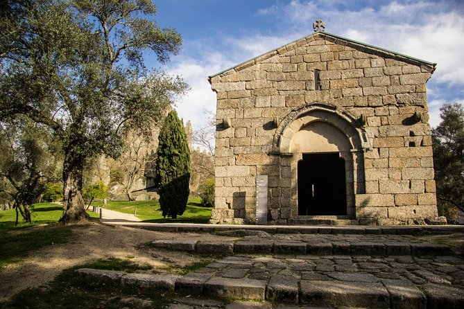 Porto: Guimaraes & Braga Small Group Tour with Lunch and Tickets - What the guide adds to the day