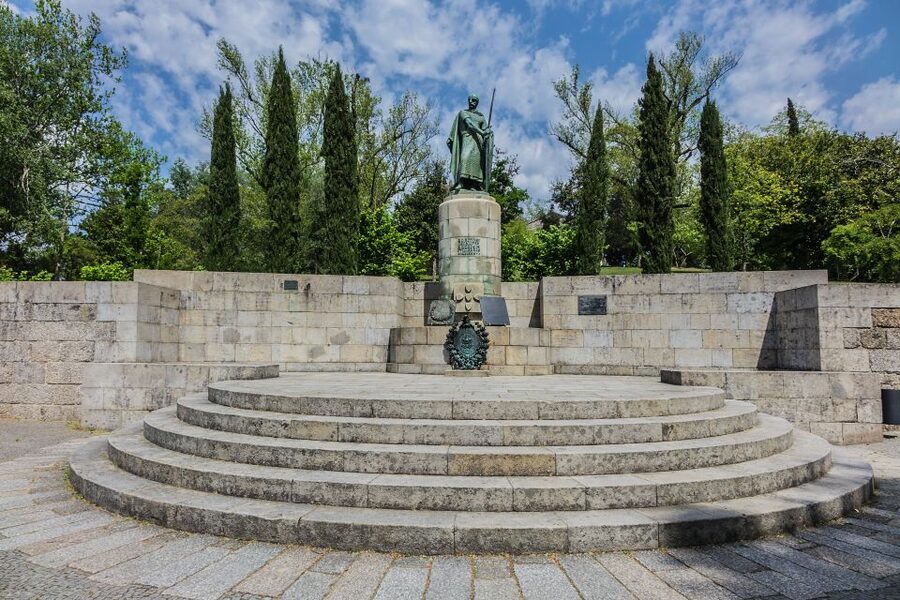 Porto: Guimarães & Braga Tour with Entry Tickets and Lunch - FAQ