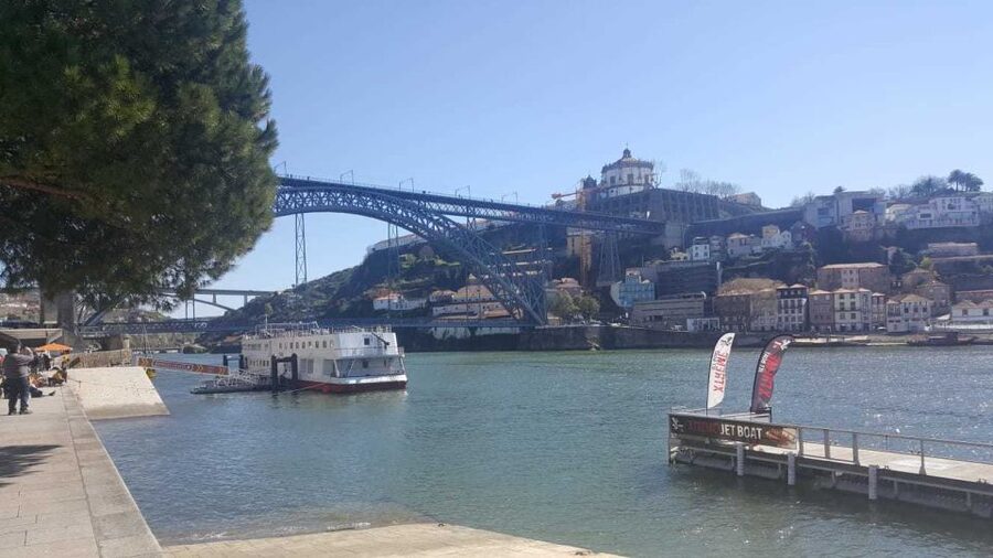 Porto: Half-Day Small Group City Tour with port wine tasting - São Bento Station and its blue-and-white tile scenes