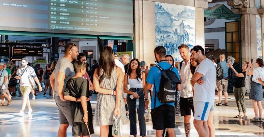 Porto: Harry Potter and City of Porto Guided Walking Tour - Starting inside São Bento Station