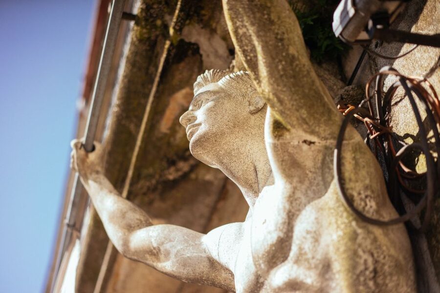 Porto: Harry Potter’s Inspiration Tour - Starting beneath São Bento’s clock