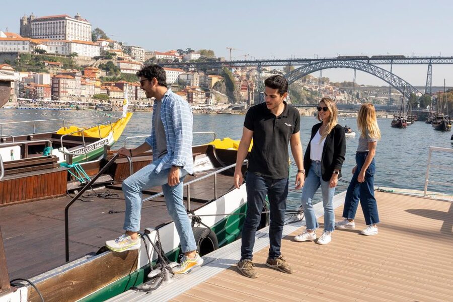 Porto: Helicopter Ride, Guided Walking Tour & River Cruise - What the guides add to the day