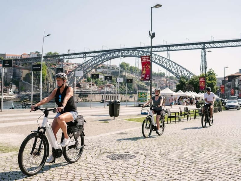 Porto: Highlights in 3 Hours E-Bike Tour - Porto Cathedral and the climb into the old center