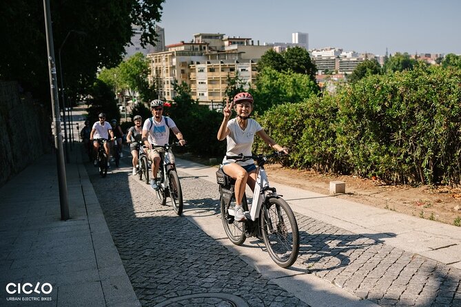 Porto Highlights in 3 Hours E-Bike Tour - Historical, Sightseeing - A Green Pause at the Crystal Palace Gardens