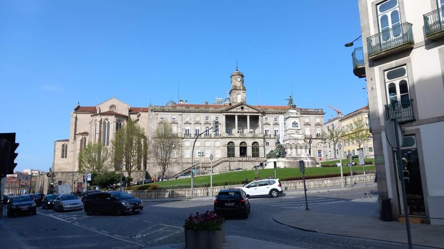 Porto Historic Center: Small Group Walking Tour & Cathedral - From Porto City Hall to the twin churches