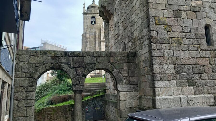 Porto Historic Center: Small Group Walking Tour & Cathedral - Lello, Clérigos, and the city’s famous skyline
