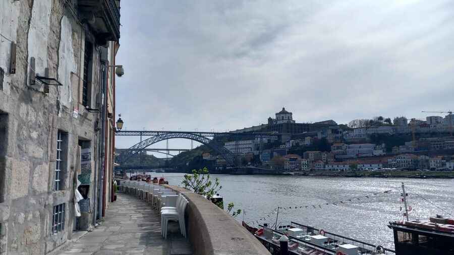 Porto Historic Center: Small Group Walking Tour & Cathedral - São Bento’s blue-and-white history lesson