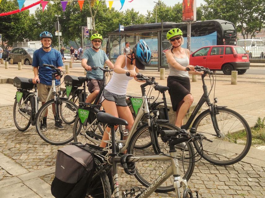 Porto: Historic e-Bike Tour with a guide - From Miragaia to Massarelos beside the Douro