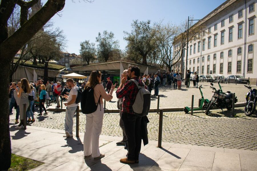 Porto: Historical Center Walking Tour - Art Nouveau buildings and the Lello Bookshop