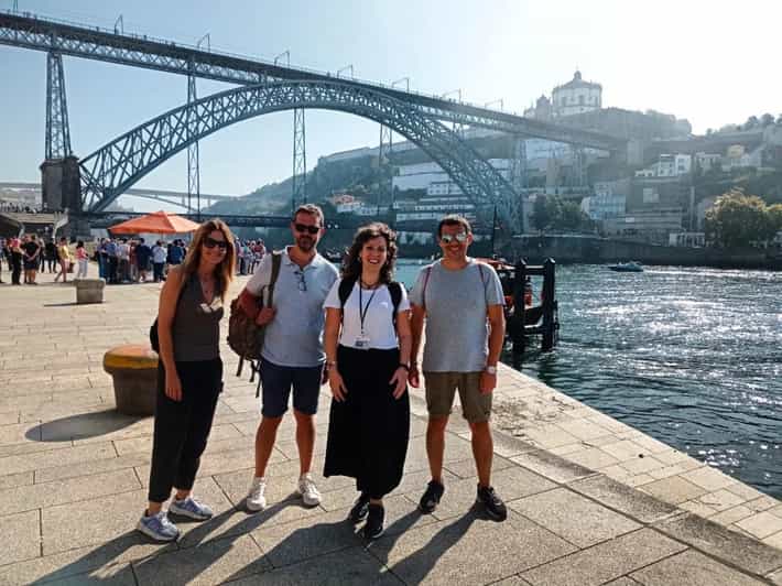Porto: History & Lengends walking tour - Livraria Lello and the reality of ticket-free sightseeing