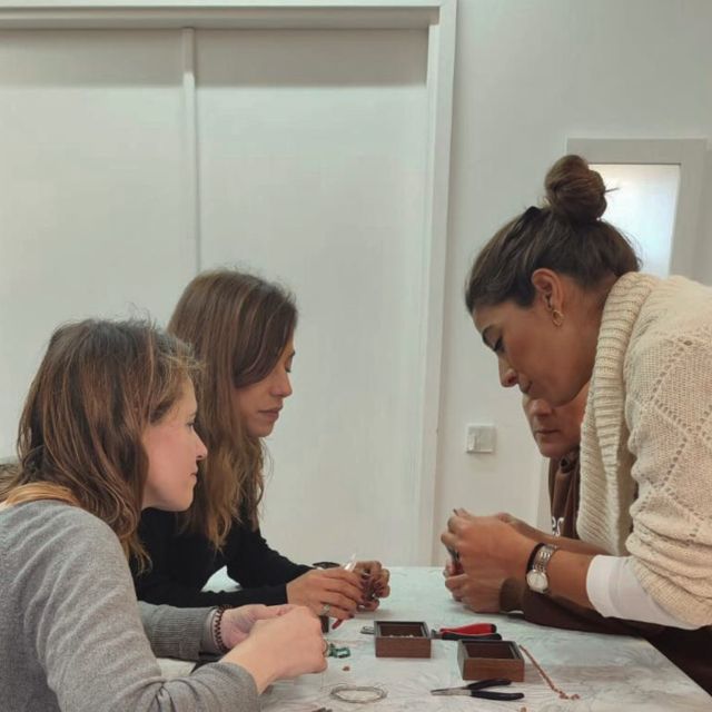 Porto: Jewelry Workshop at Antero de Quental - Choosing stones and shaping your design