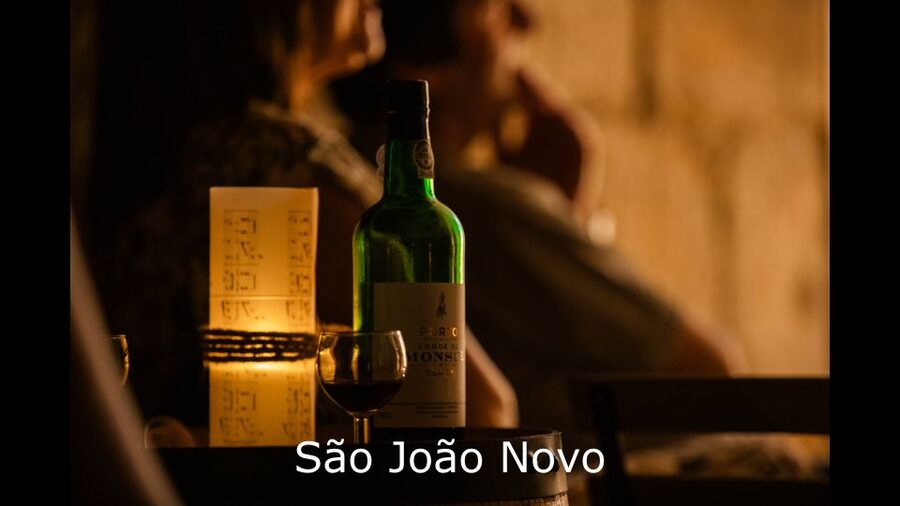 Porto: Live Fado Show with Glass of Port Wine - What the one-hour program is like
