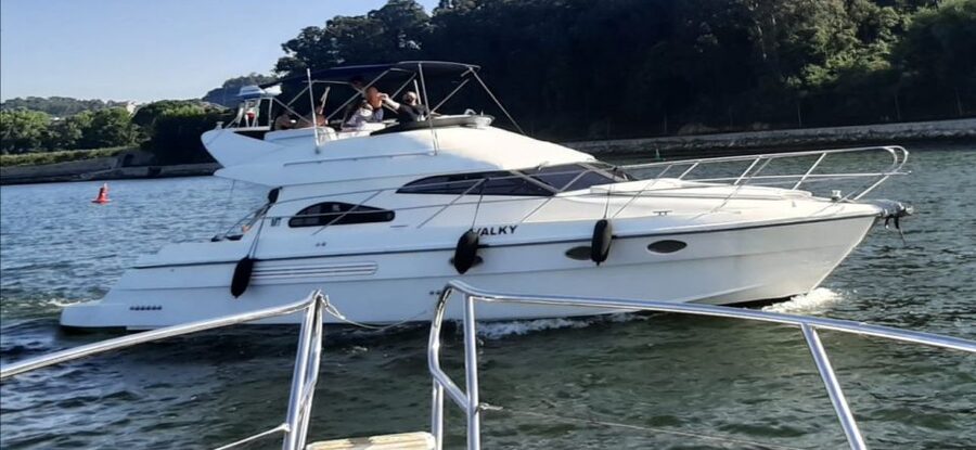 Porto: Luxury Yacht Tour of the 6 Bridges and Douro Estuary - Leaving Douro Marina in Vila Nova de Gaia