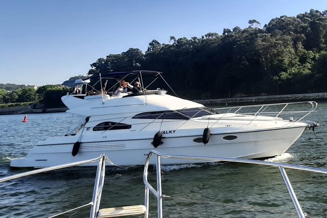 Porto: Luxury Yacht Tour on the Douro River - Sunset or Daytime - What the boat and crew add