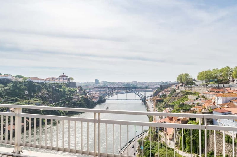Porto: Magic Train Tour and Port Wine Cellar with Tastings - Who should take this tour?