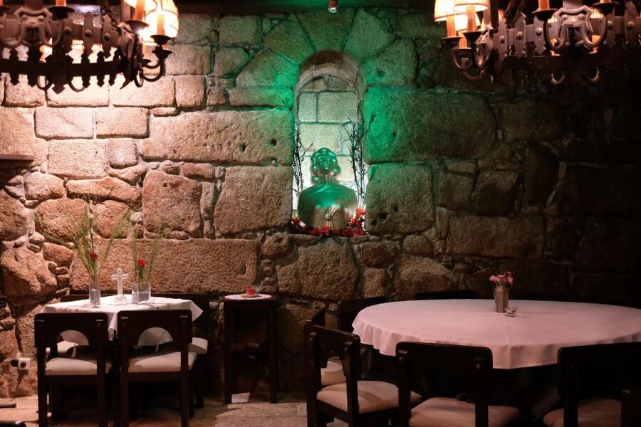 Porto Moonlight Walk & Fado Dinner - Who should book this Fado dinner