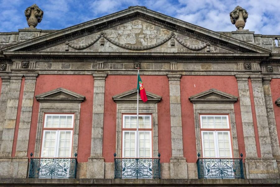 Porto: National Museum Soares dos Reis E-Ticket & City Tour - Looking at the decorative arts collections