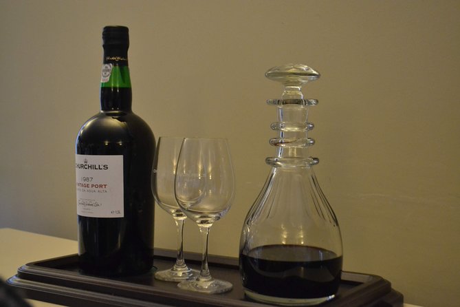 Porto: Port and Douro Wine Walking Tour With 9 Wine Tastings - Who should book this afternoon