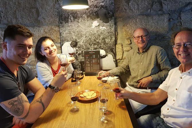 Porto: Port and Douro Wine Walking Tour With 9 Wine Tastings - Stop one: Vasques De Carvalho and the first Port flight