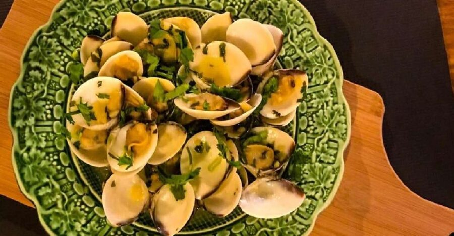 Porto: Premium Portuguese Food Tour and Sightseeing - Practical details that affect your day