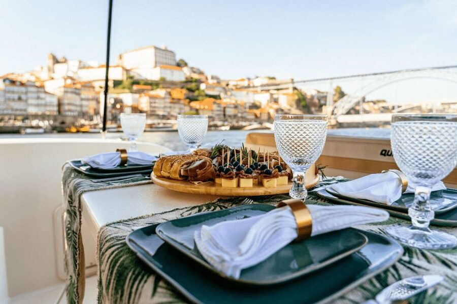 Porto: Private Boat Tour in Douro River - Ribeira Square and the D. Luís I Bridge