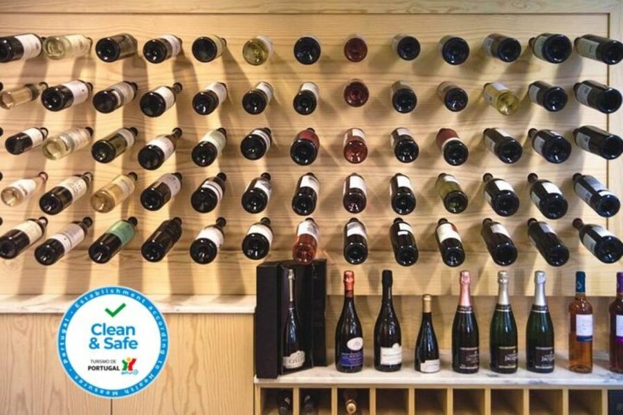 Porto: Private Guided Wine-Tasting Tour - Six Portuguese wines, three distinct styles