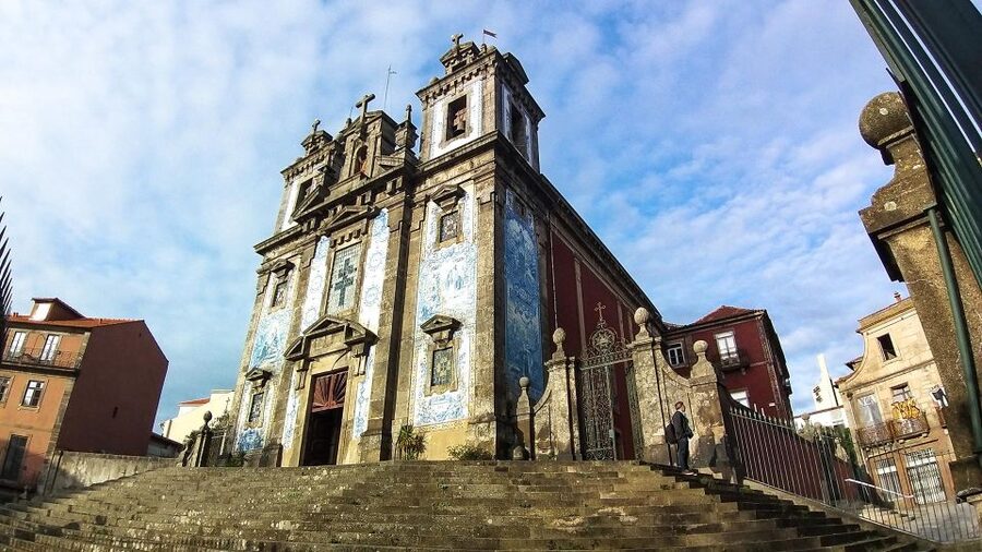Porto private morning Tour, see the most iconic attractions - Bolhão Market and the city’s everyday flavor